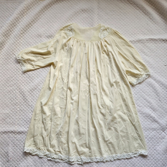 Yellow Baby Maker Robe - Picture 2 of 3